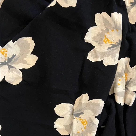 Old Navy women’s  Leggings - Black with White Floral - Picture 3 of 3